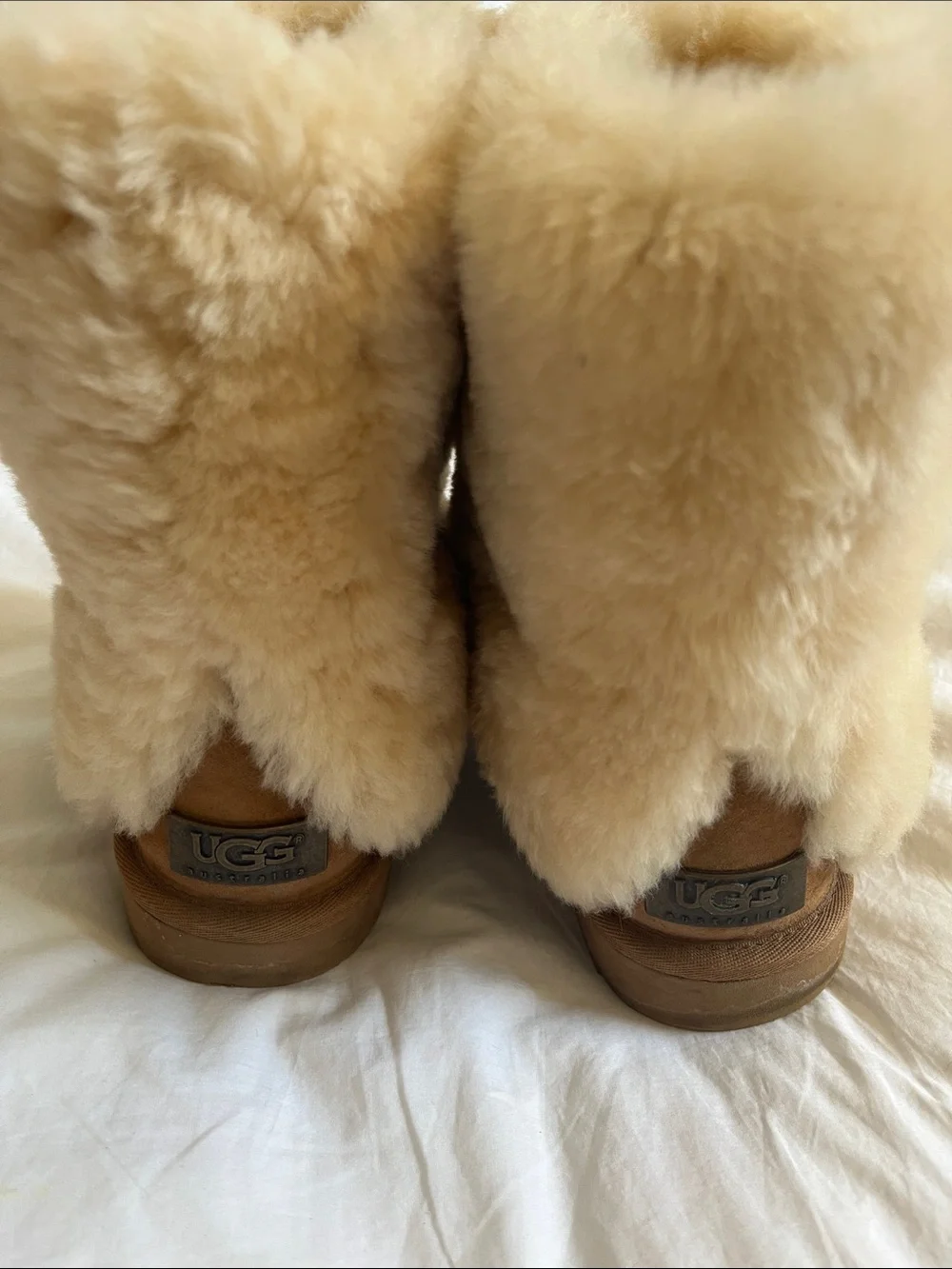 UGG Maylin chestnut suede and Sherling boots in excellent condition size 8